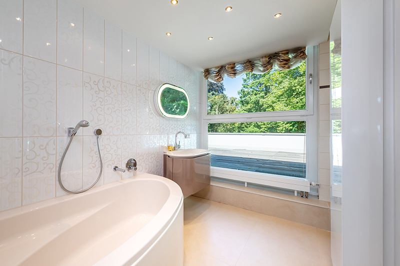Bathroom on the mezzanine floor