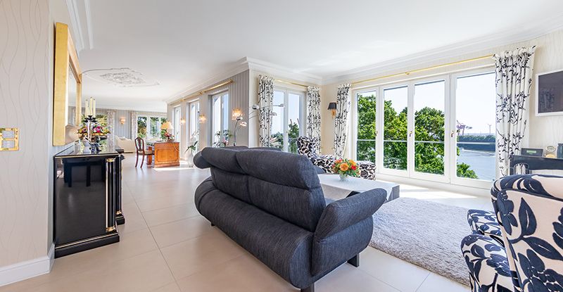 Lounge area ...