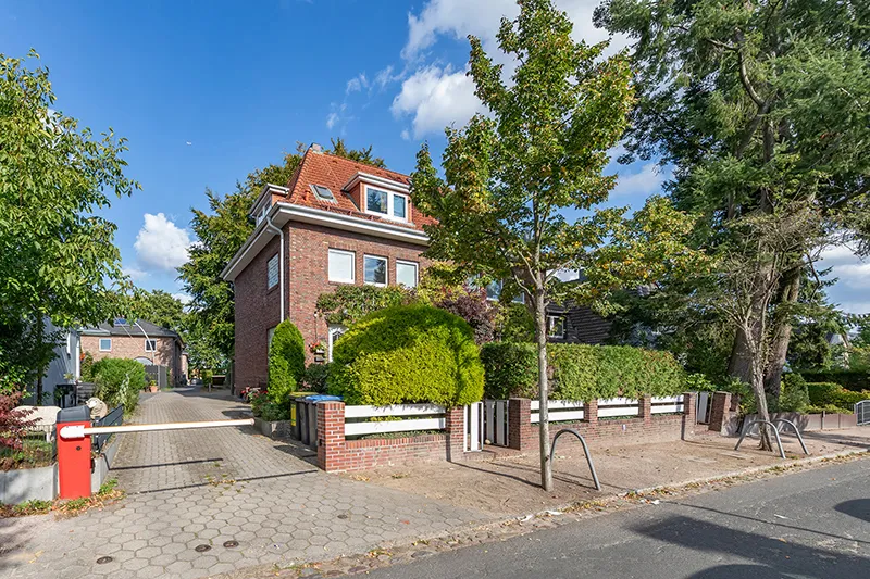 Die Schranke schützt vor "Wildparkern"