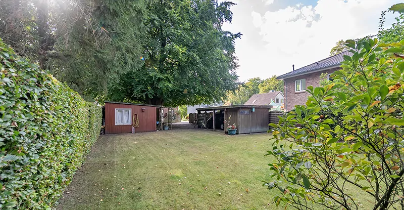 ... ein Bauplatz für ein kleines Einfamilienhaus entstehen