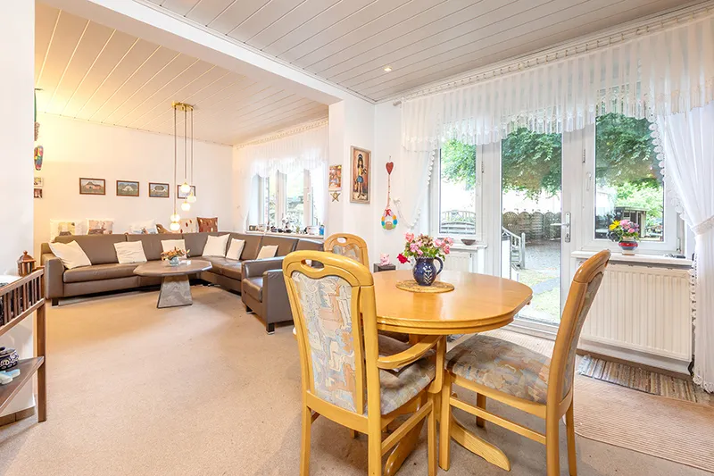 Zugang zur Terrasse und zum Garten