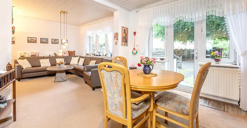 Zugang zur Terrasse und zum Garten