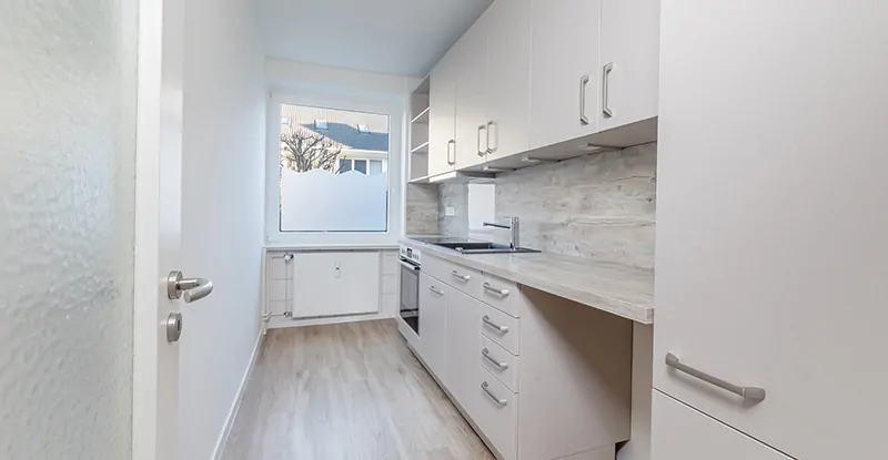 Neuwertige, moderne Küche