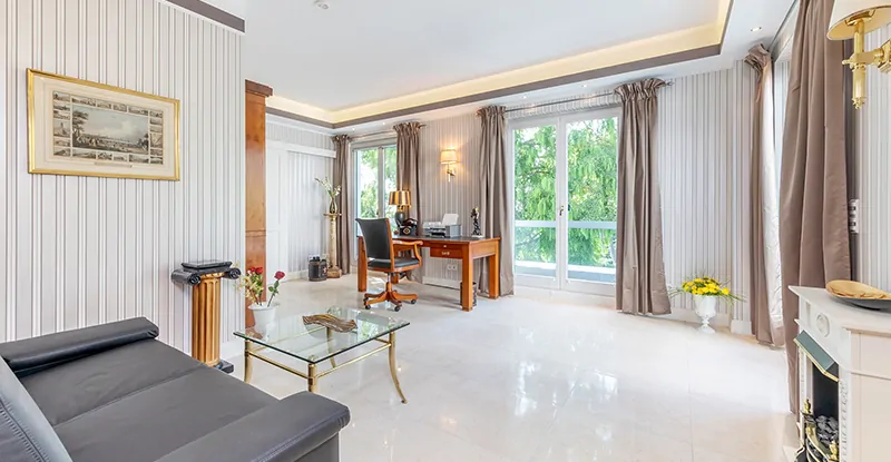 Arbeits-/ oder weiteres Schlafzimmer mit Zugang zum Westbalkon