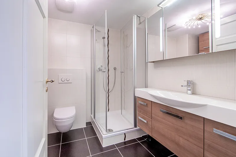 Badezimmer in der kleineren Wohnung