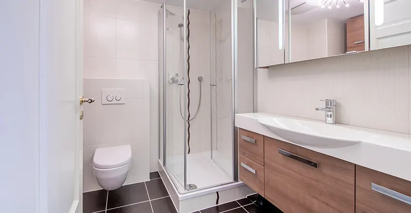 Badezimmer in der kleineren Wohnung