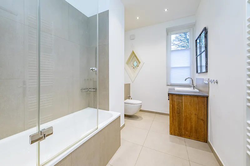 Geräumiges Gästebad ...