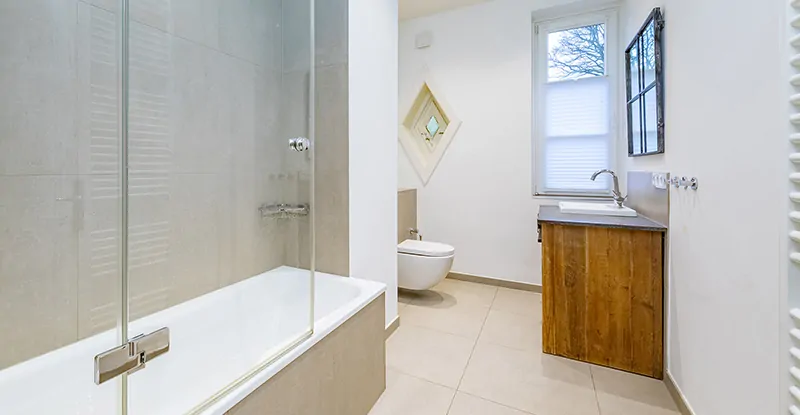 Geräumiges Gästebad ...