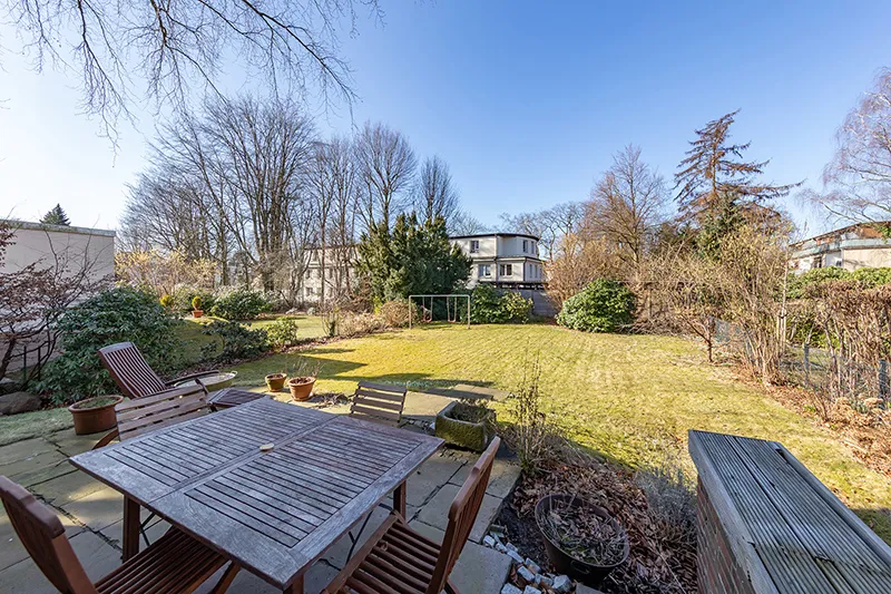 Terrasse mit Zugang zum Garten