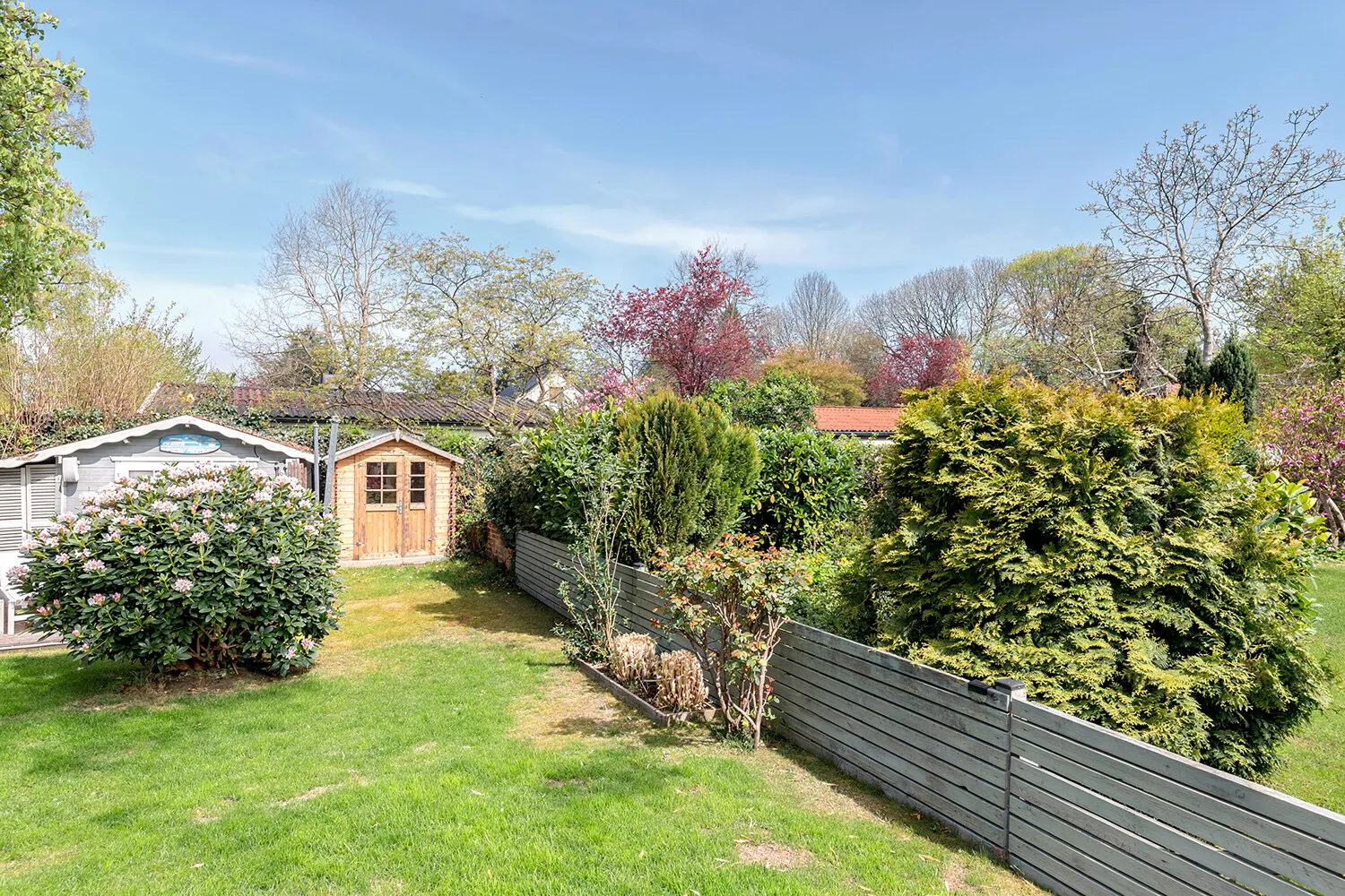 Gartenhaus mit kleinem Gartenstück