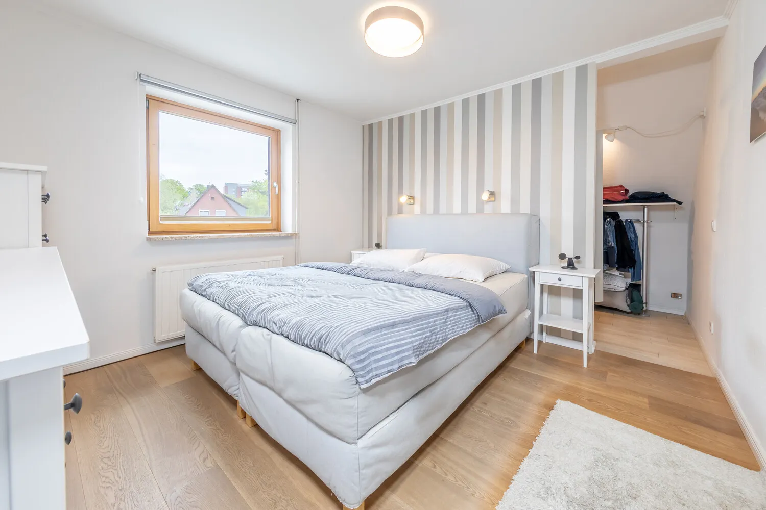 Schlafzimmer mit Ankleide
