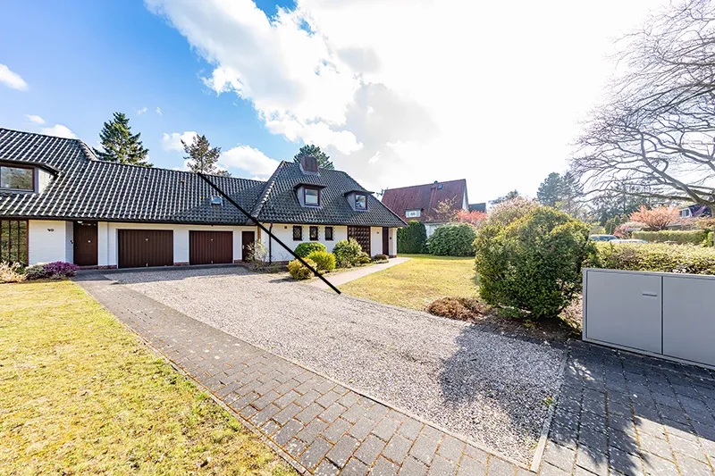 Frontansicht Bestand & Nachbarhaus