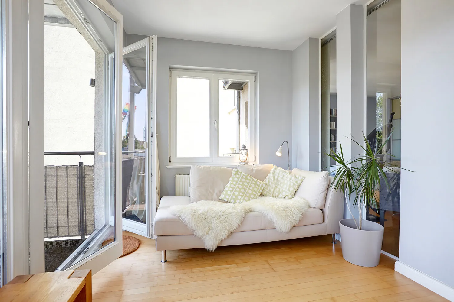 ...mit Zugang zum Balkon