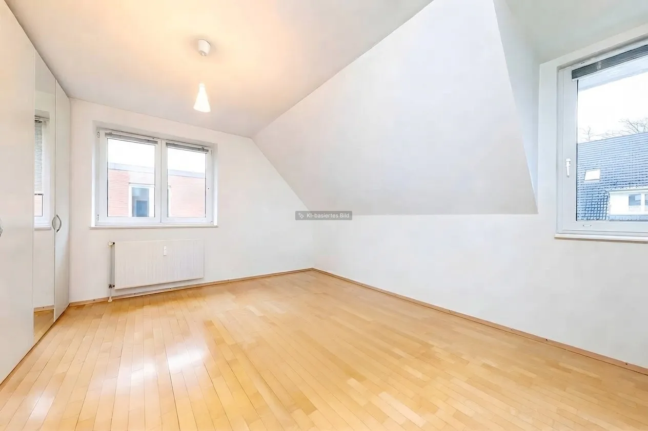 Schlafzimmer in der unteren Ebene in leerem Zustand