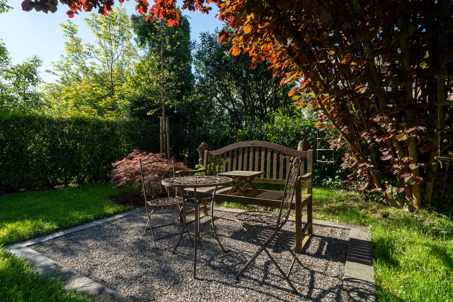 Idyllisches Plätzchen im Garten