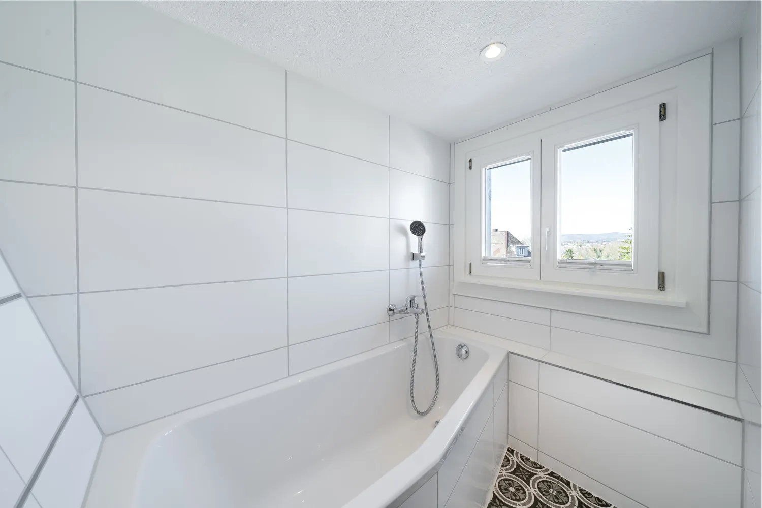 Bad mit Badewanne_DG