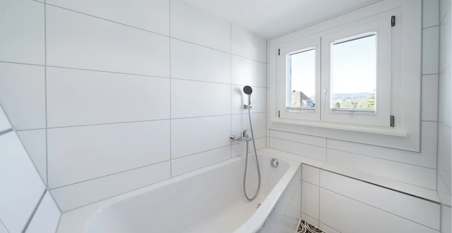 Bad mit Badewanne_DG