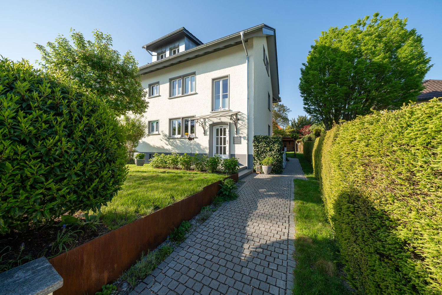 Außenansicht_Zugang Garten