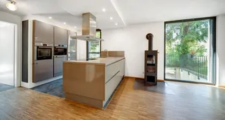 von_poll_real_estate_property_25031029_image_9