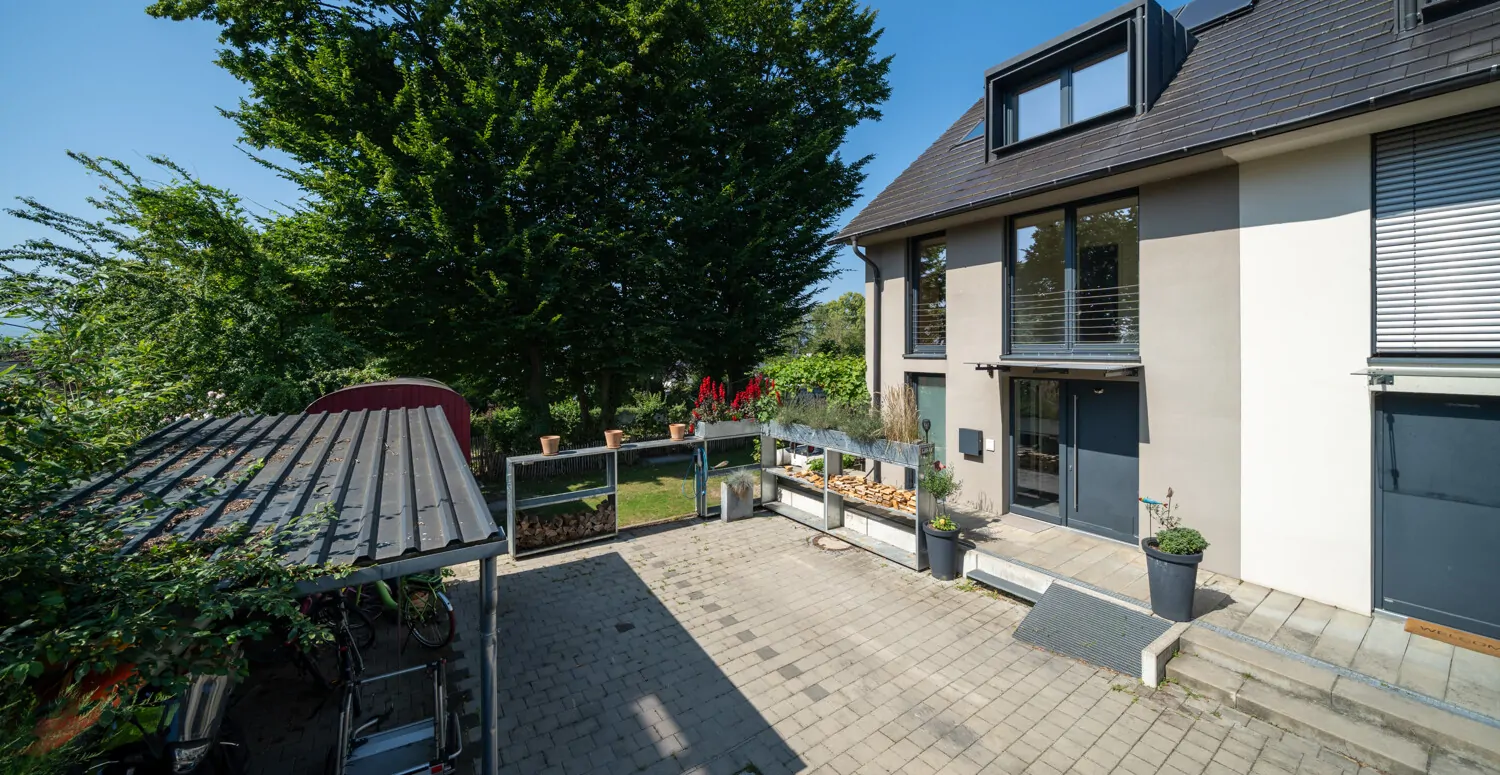 PKW-Stellplätze_Eingang