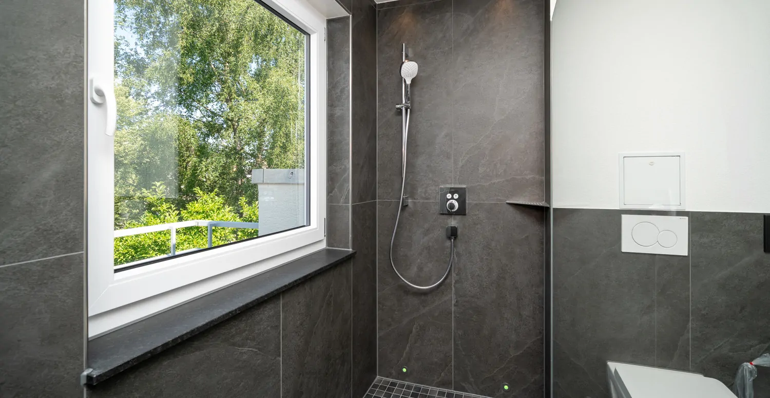 Bodentiefe Dusche mit LED Beleuchtung