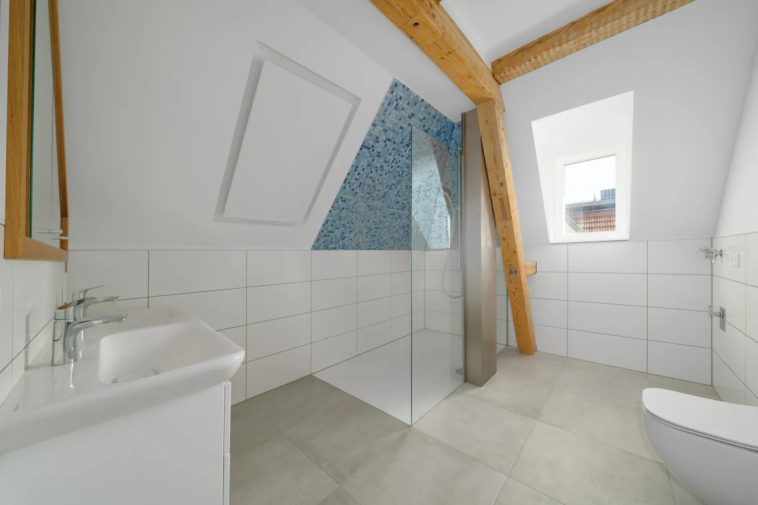 Bad mit bodentiefer Dusche