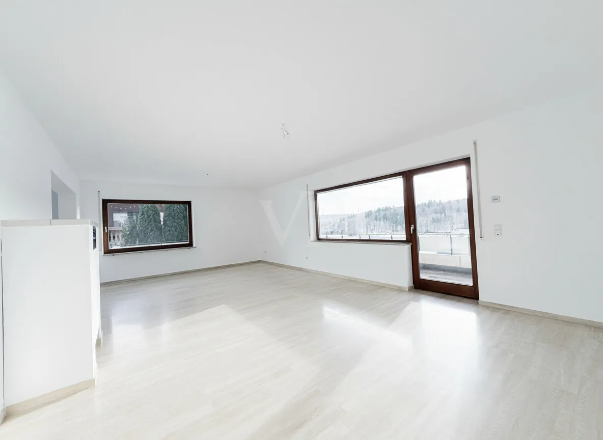 Wohnzimmer mit Balkonzugang