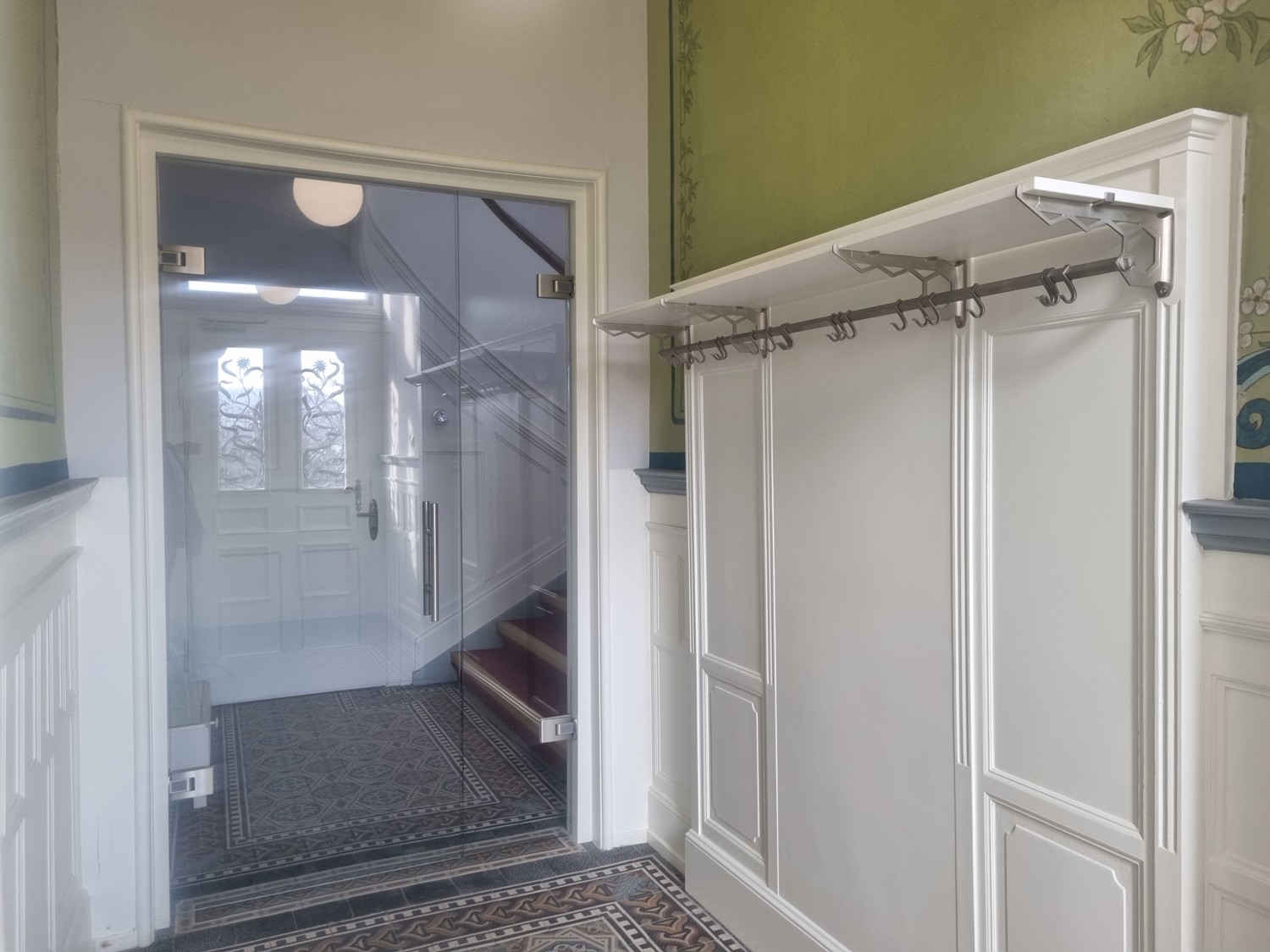 Hauseingang mit Garderobe