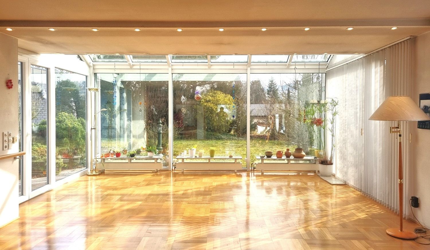 Geräumiges Wohnzimmer