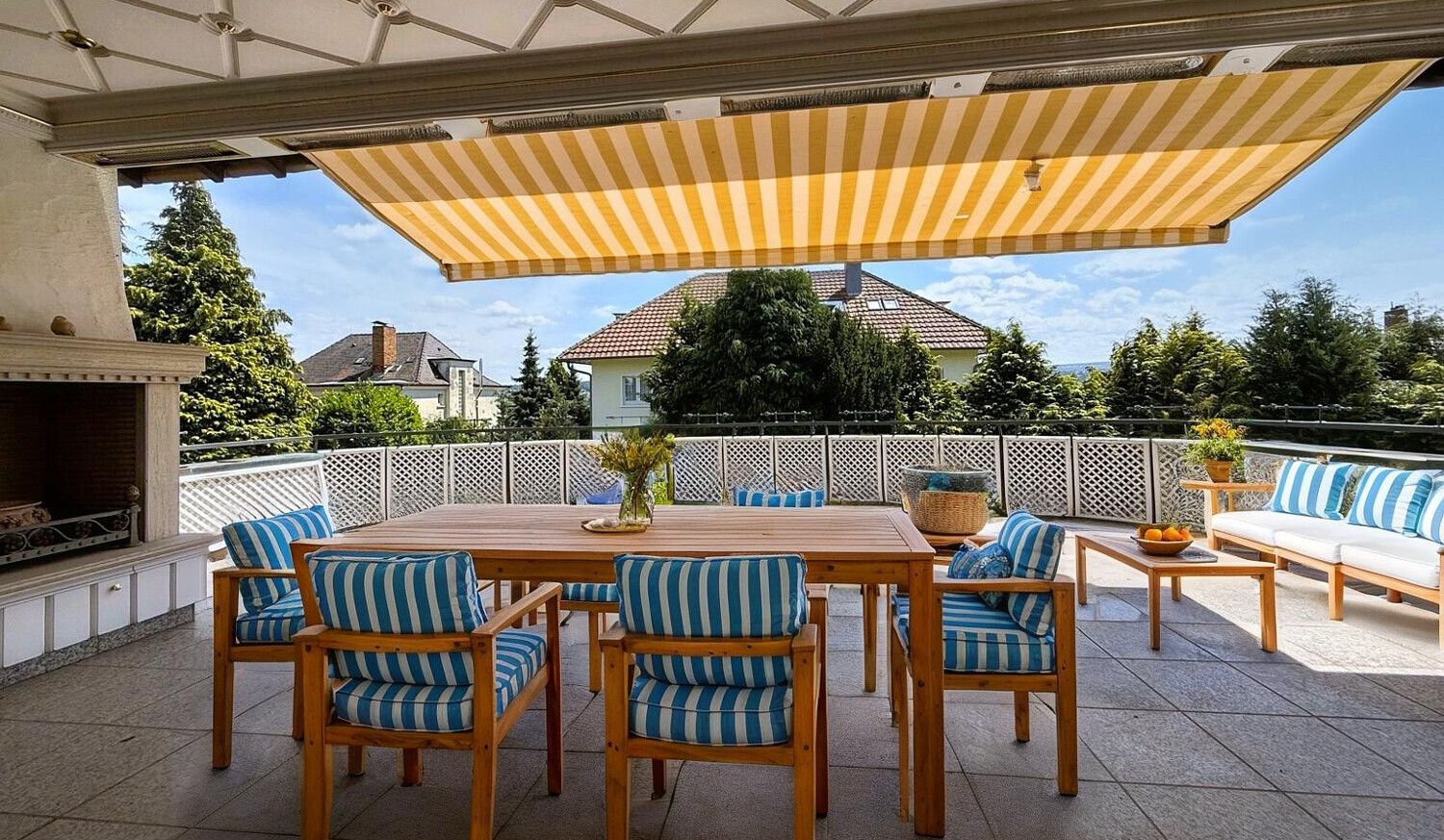 Südbalkon mit KI