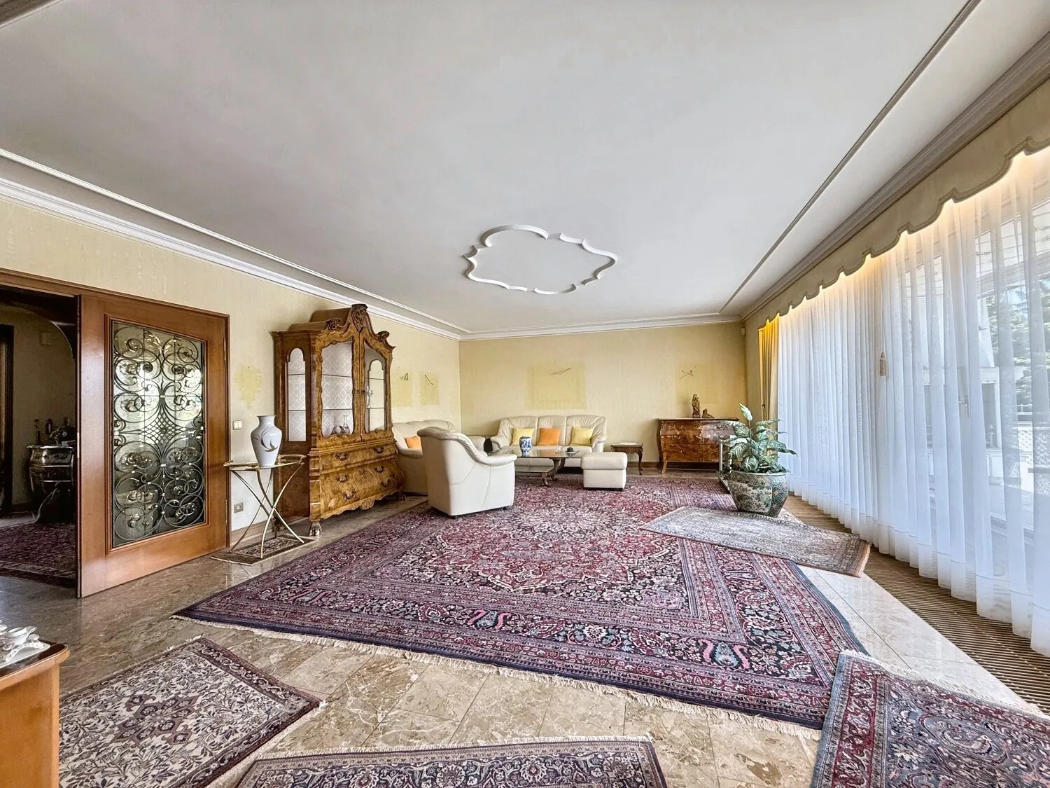 Blick ins Wohnzimmer