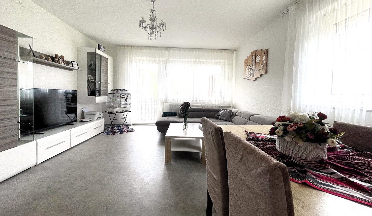 Wohnzimmer mit Balkon