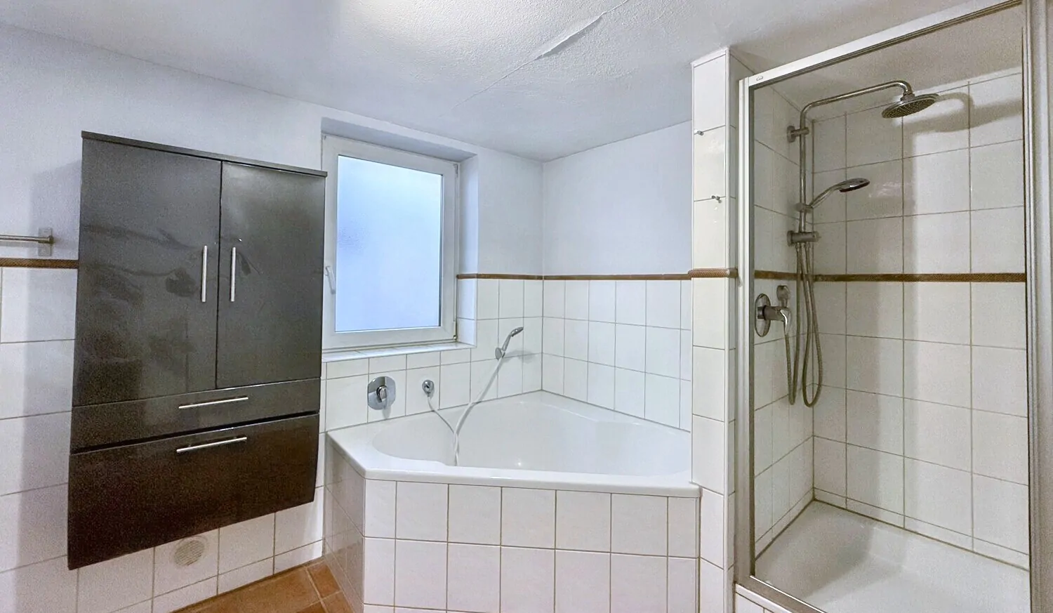 Bad mit Dusche 1. OG