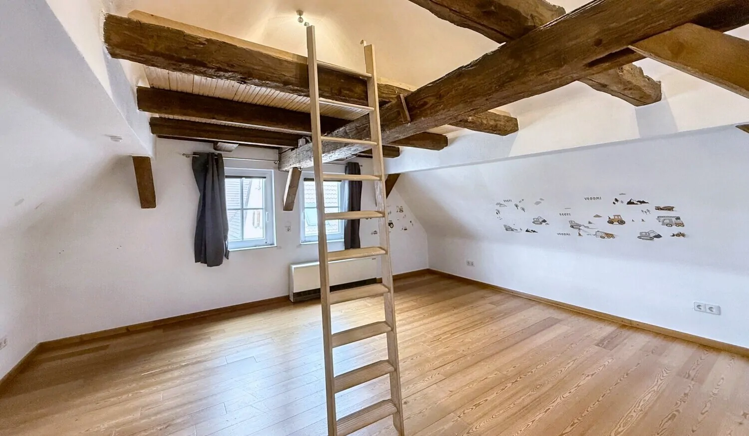 großes Kinderzimmer DG