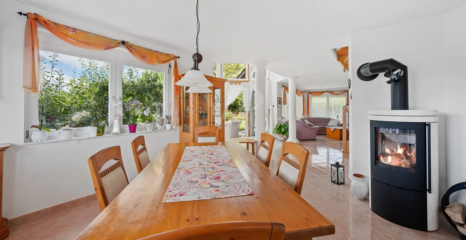 Offener Wohn- und Essbereich