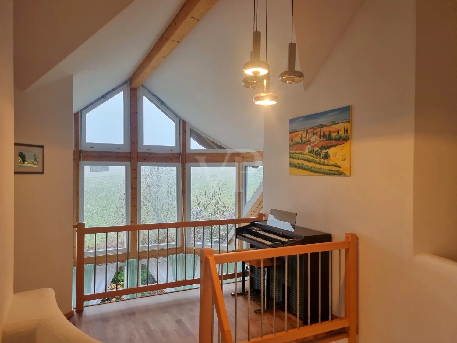 Flur mit Blick ins Grüne