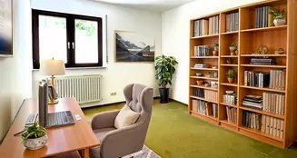 von_poll_real_estate_property_25048018i_image_11