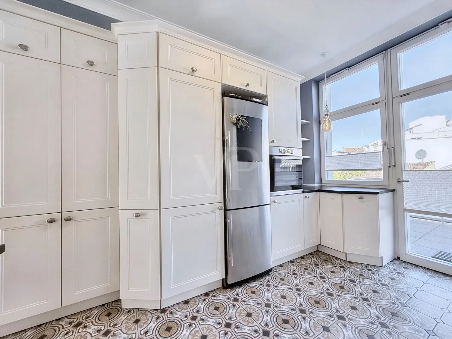 Einbauküche mit Balkon