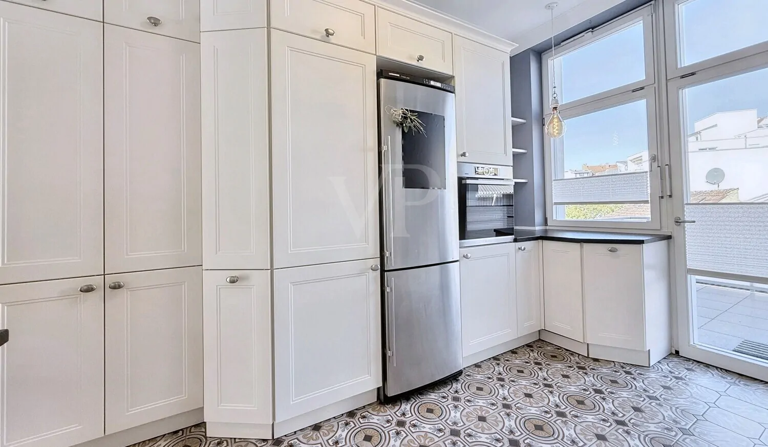 Einbauküche mit Balkon