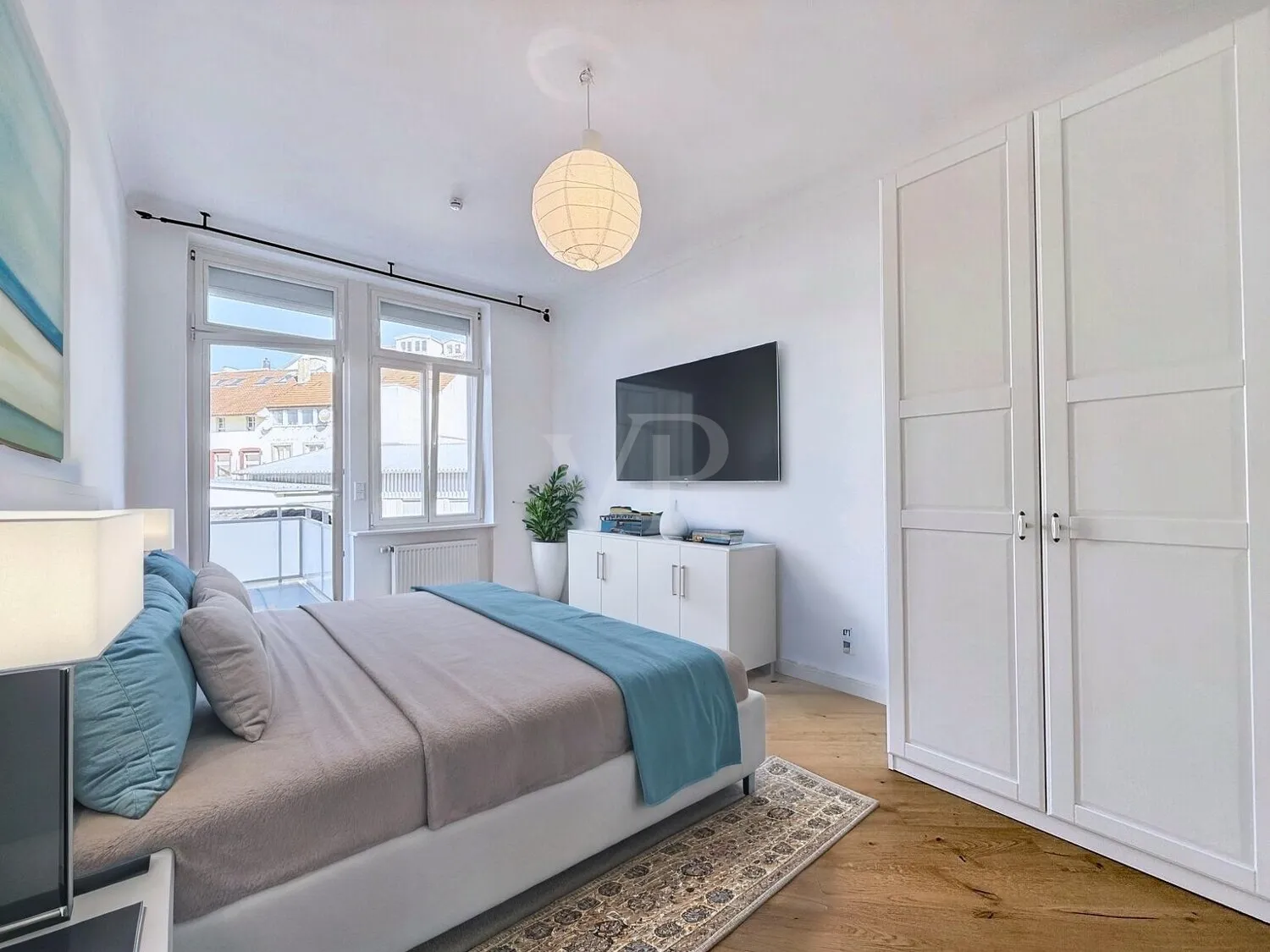 weiteres Zimmer mit Einbauschrank mit KI