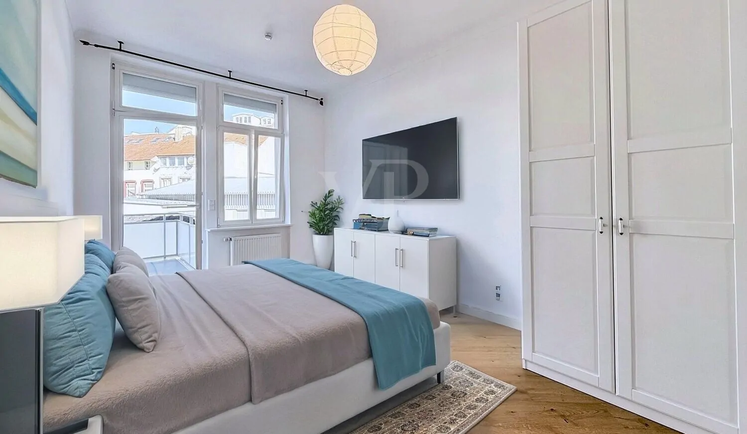 weiteres Zimmer mit Einbauschrank mit KI