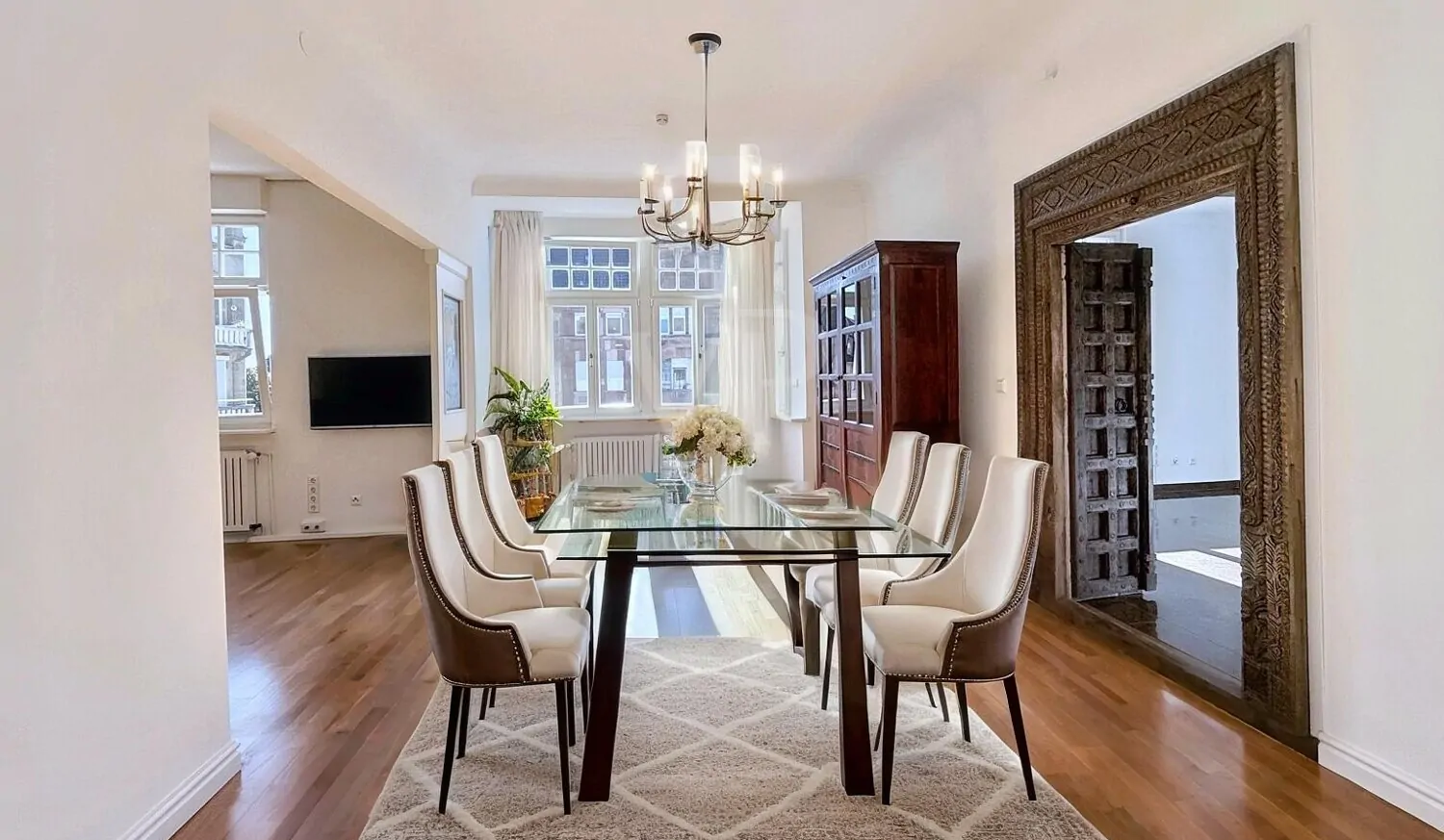 Erker-Esszimmer mit KI