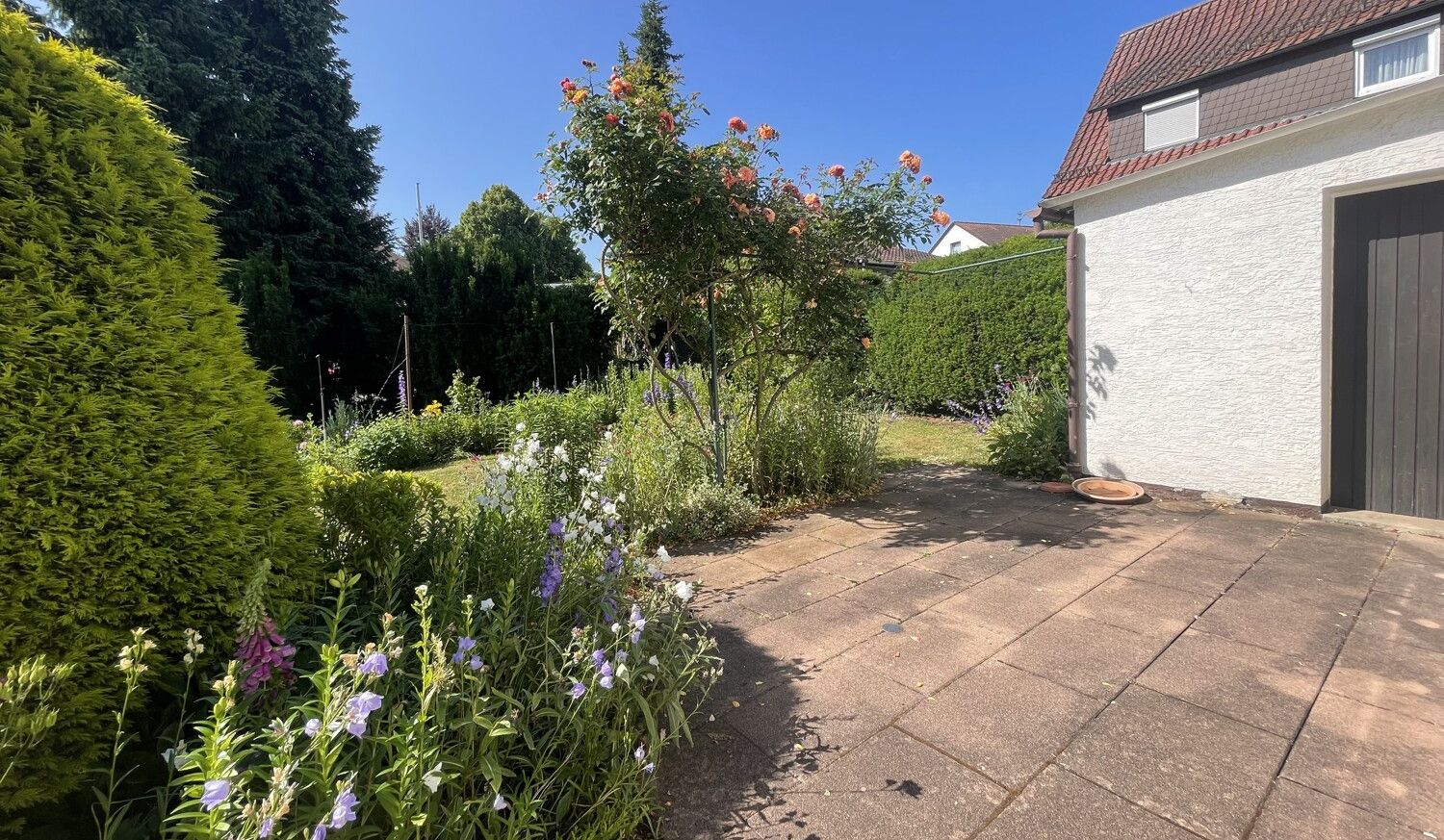 Terrasse mit Garage