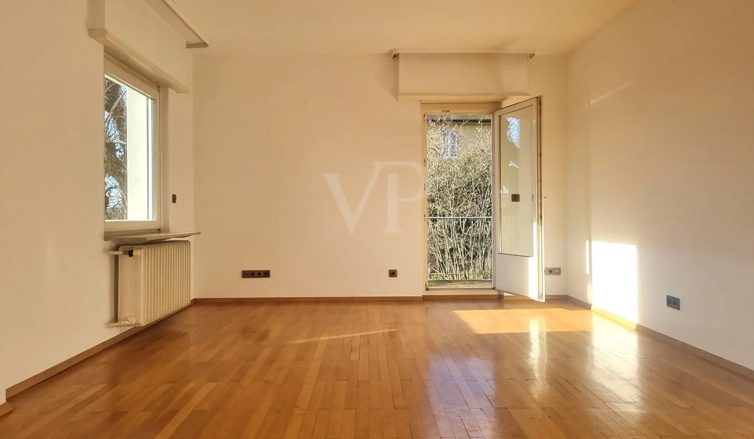 Zimmer mit Zugang Balkon