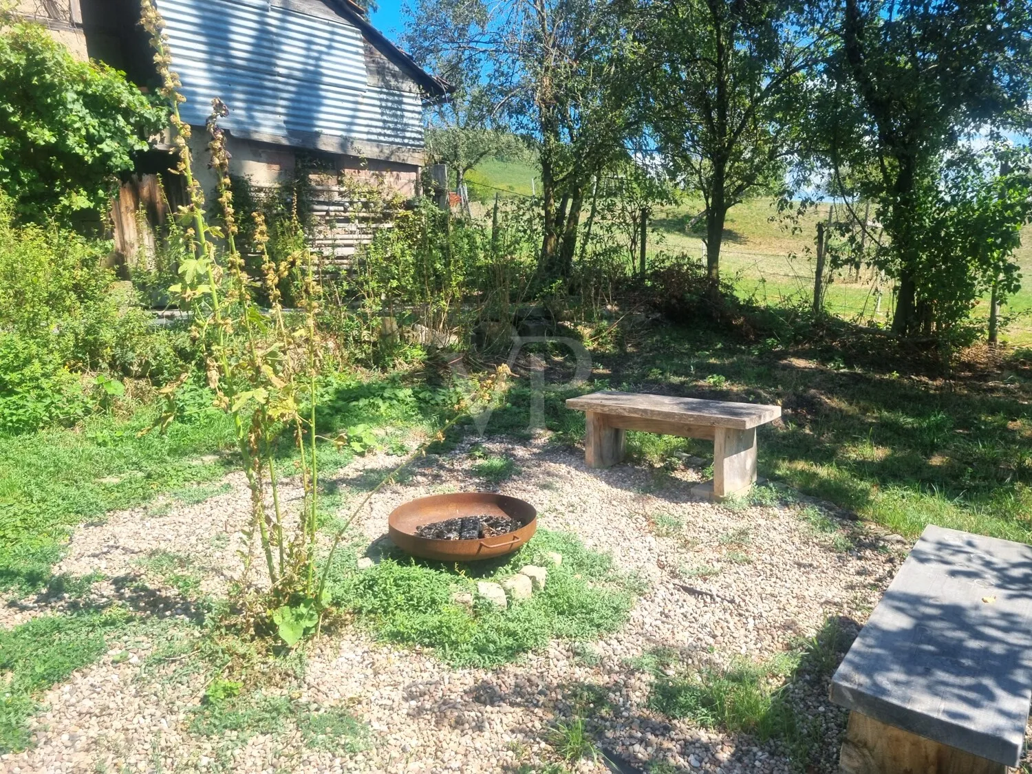 Gemütliche Grillstelle im Garten
