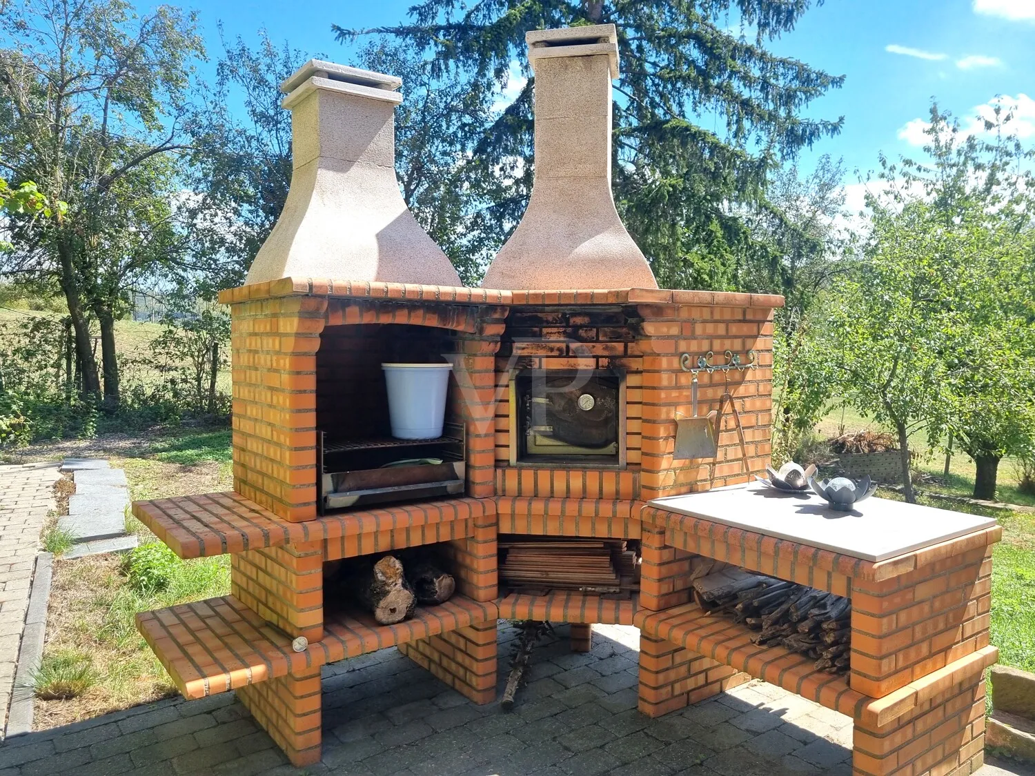 Außenküche und Holzbackofen