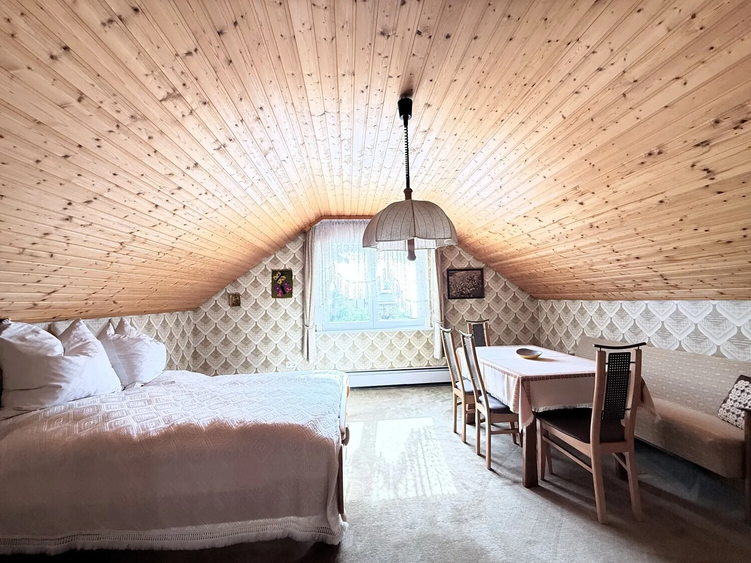 großes Zimmer DG