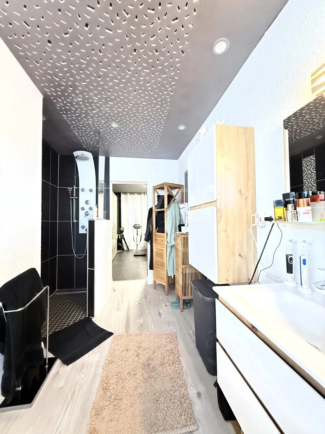 Tageslichtbad OG mit Dusche