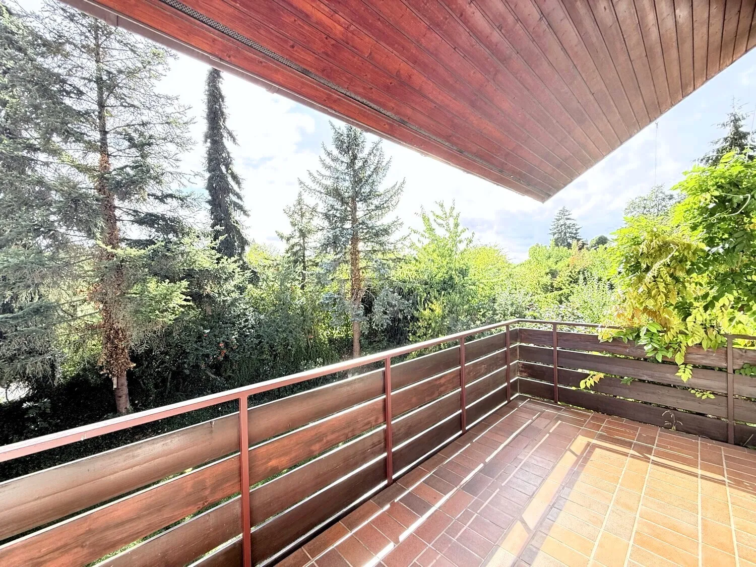 großer Balkon