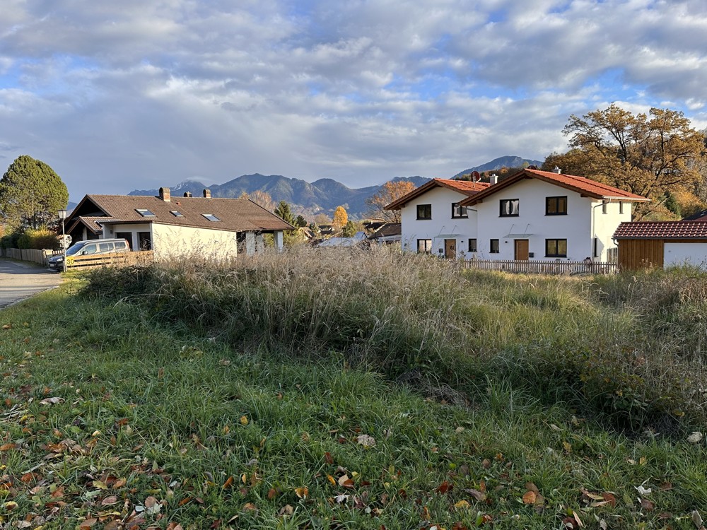 Schönes Wohnen: Grundstück bebaubar mit 1-2 Einfamilienhäusern